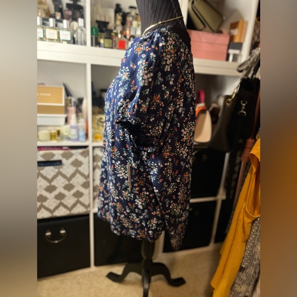 St. John’s Bay Floral Print Top Blouse with Elastic Sleeves and Neckline - Picture 2 of 8